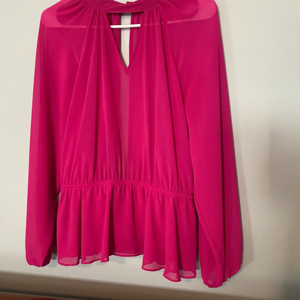 Like New Fuschia Top!!